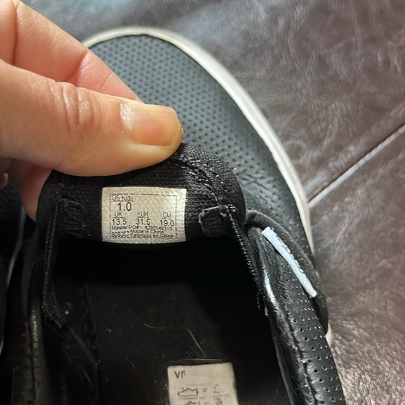 Kids Leather Vans Classic Slip-Ons - Picture 5 of 6